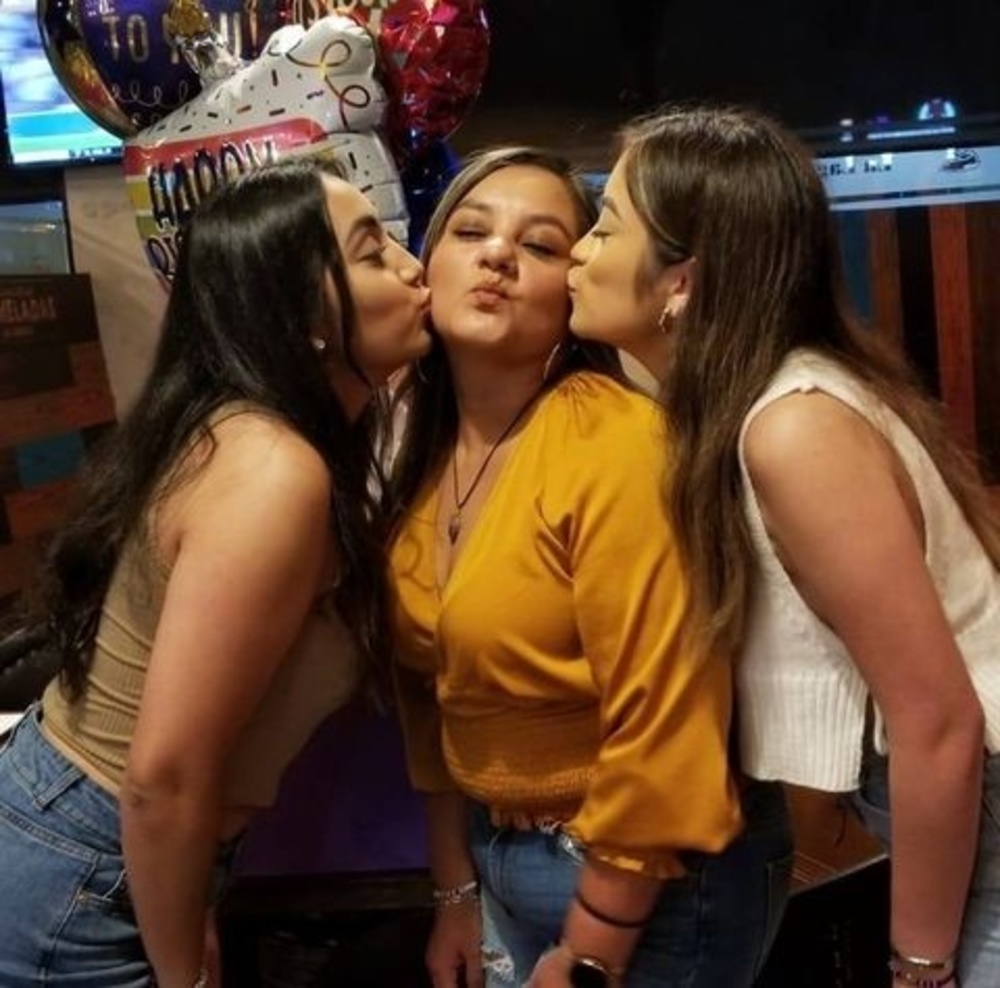 Meet your Posher, Elizabeth